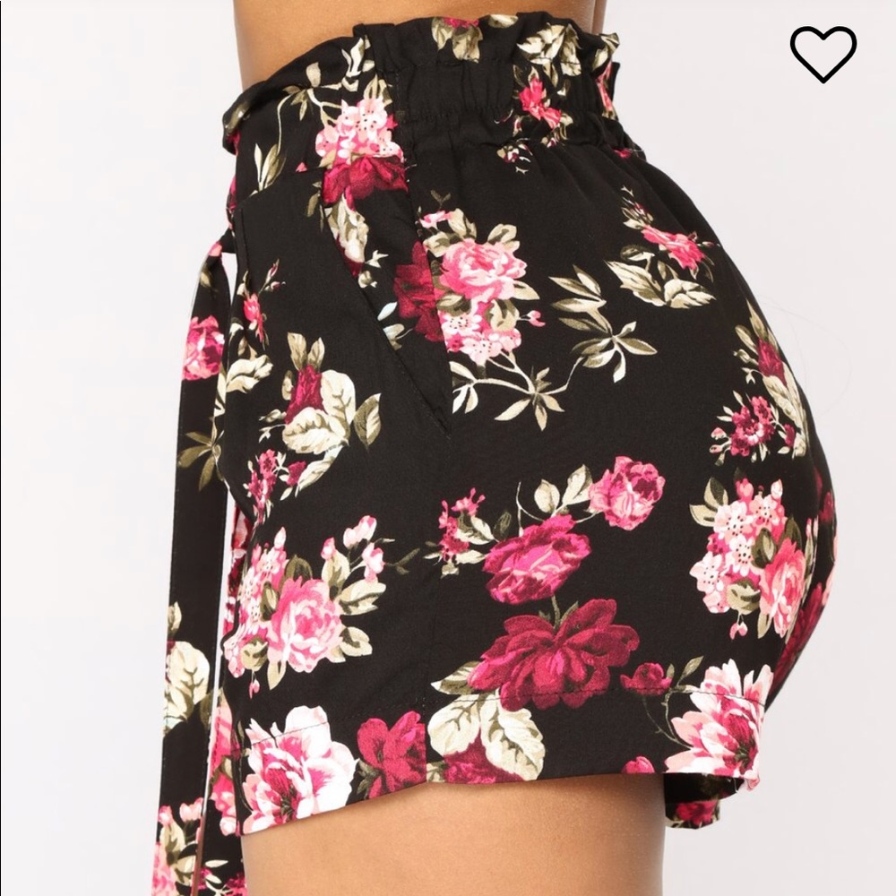 Floral tie waist shorts size small - Picture 4 of 5
